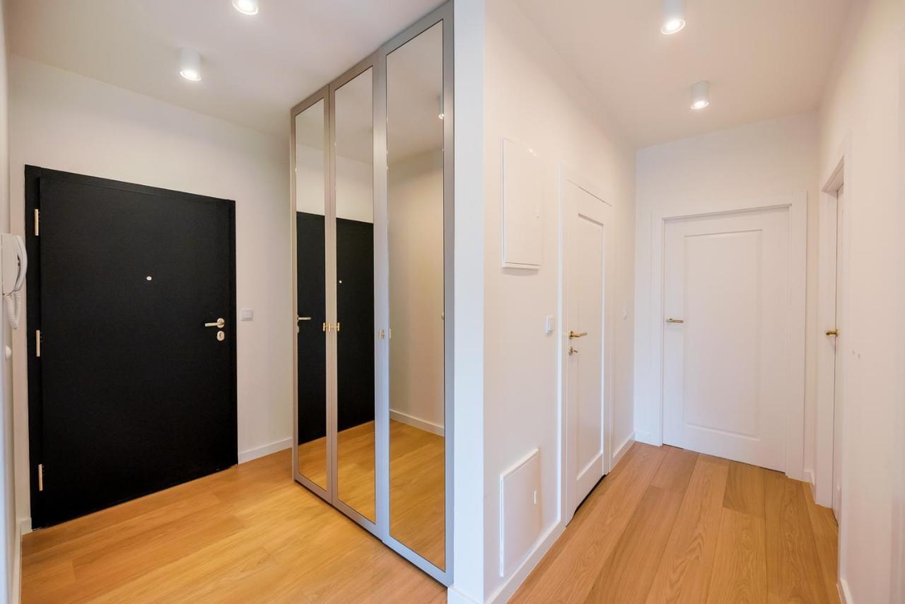 Wola Marble Apartment Varšava Exteriér fotografie